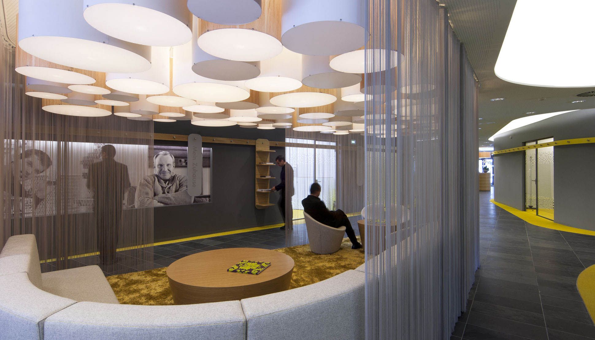 Raiffeisenbank Bludenz: Loungebereich in der Kundenhalle